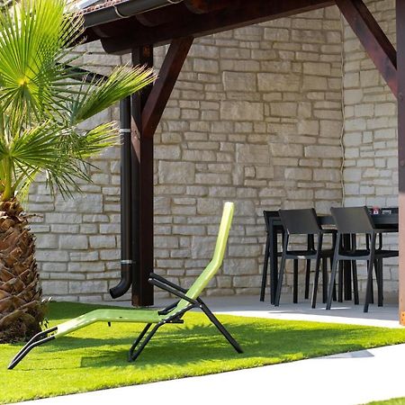 B&M Rab-Lopar Aparthotel Εξωτερικό φωτογραφία
