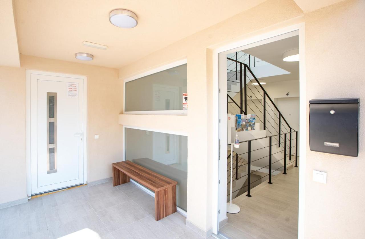 B&M Rab-Lopar Aparthotel Εξωτερικό φωτογραφία