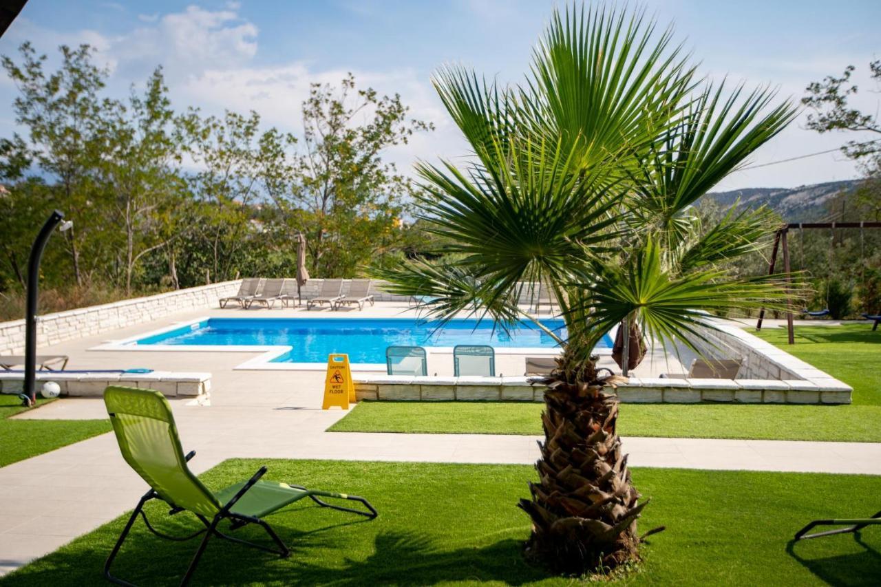 B&M Rab-Lopar Aparthotel Εξωτερικό φωτογραφία