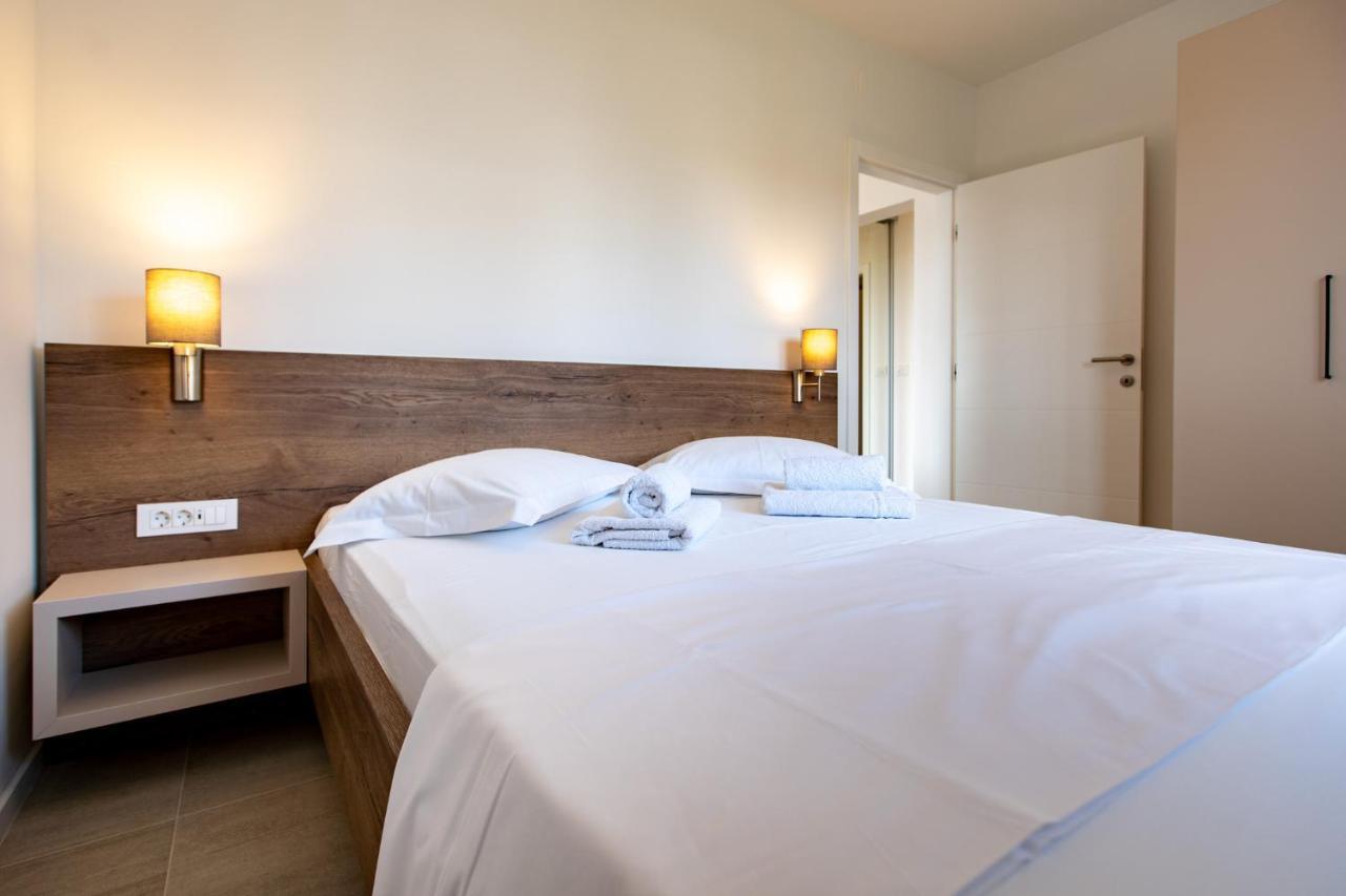 B&M Rab-Lopar Aparthotel Εξωτερικό φωτογραφία