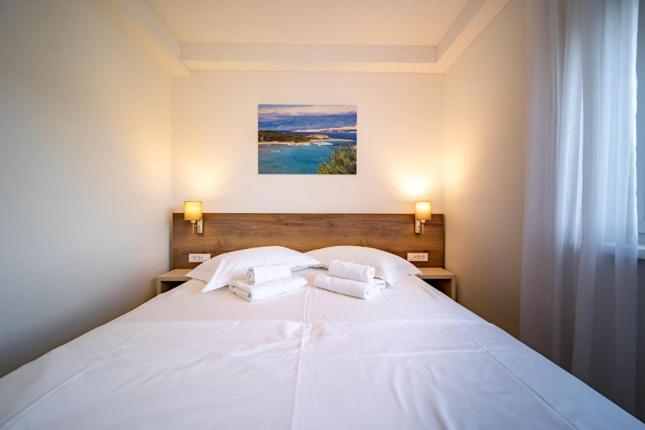 B&M Rab-Lopar Aparthotel Εξωτερικό φωτογραφία