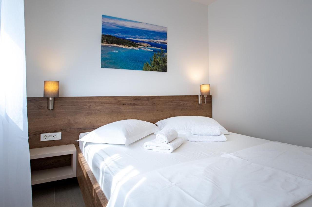 B&M Rab-Lopar Aparthotel Εξωτερικό φωτογραφία