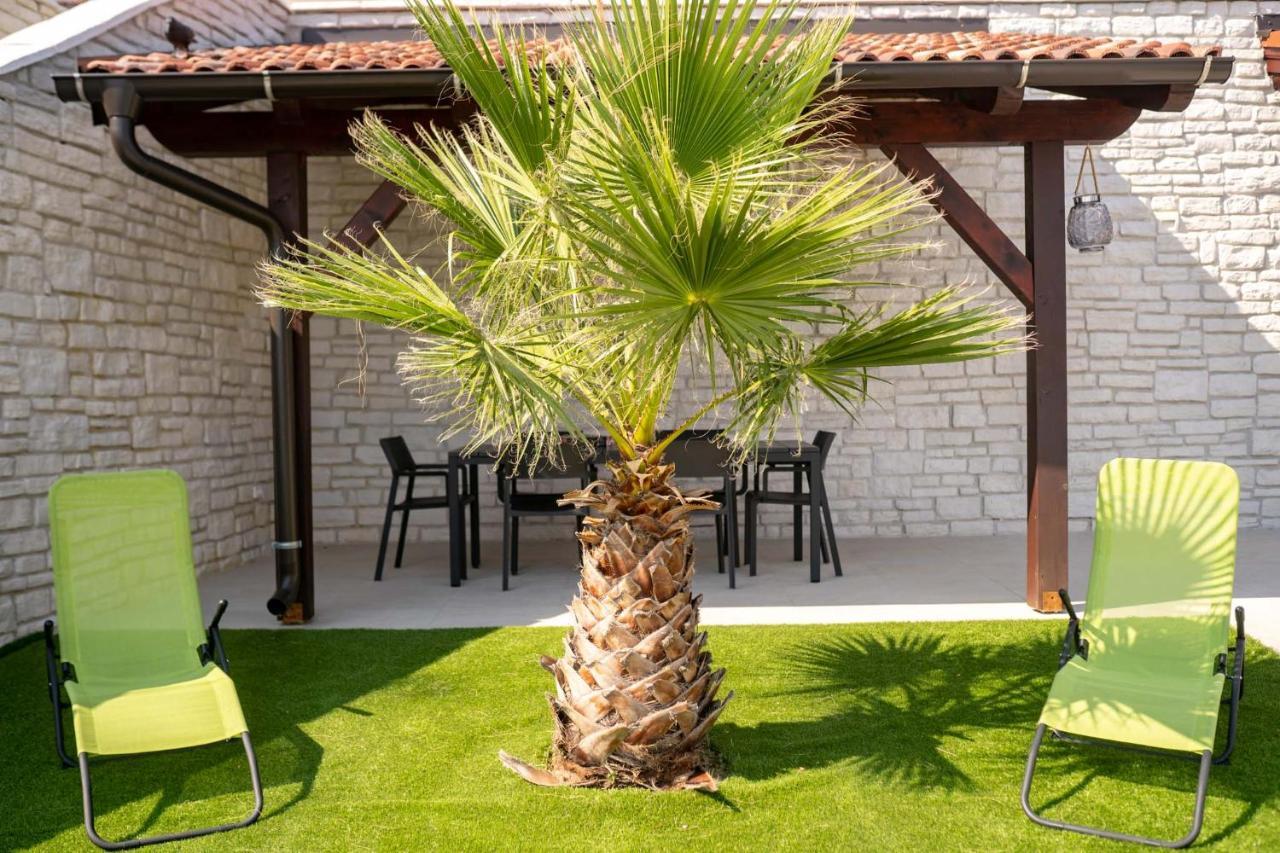 B&M Rab-Lopar Aparthotel Εξωτερικό φωτογραφία